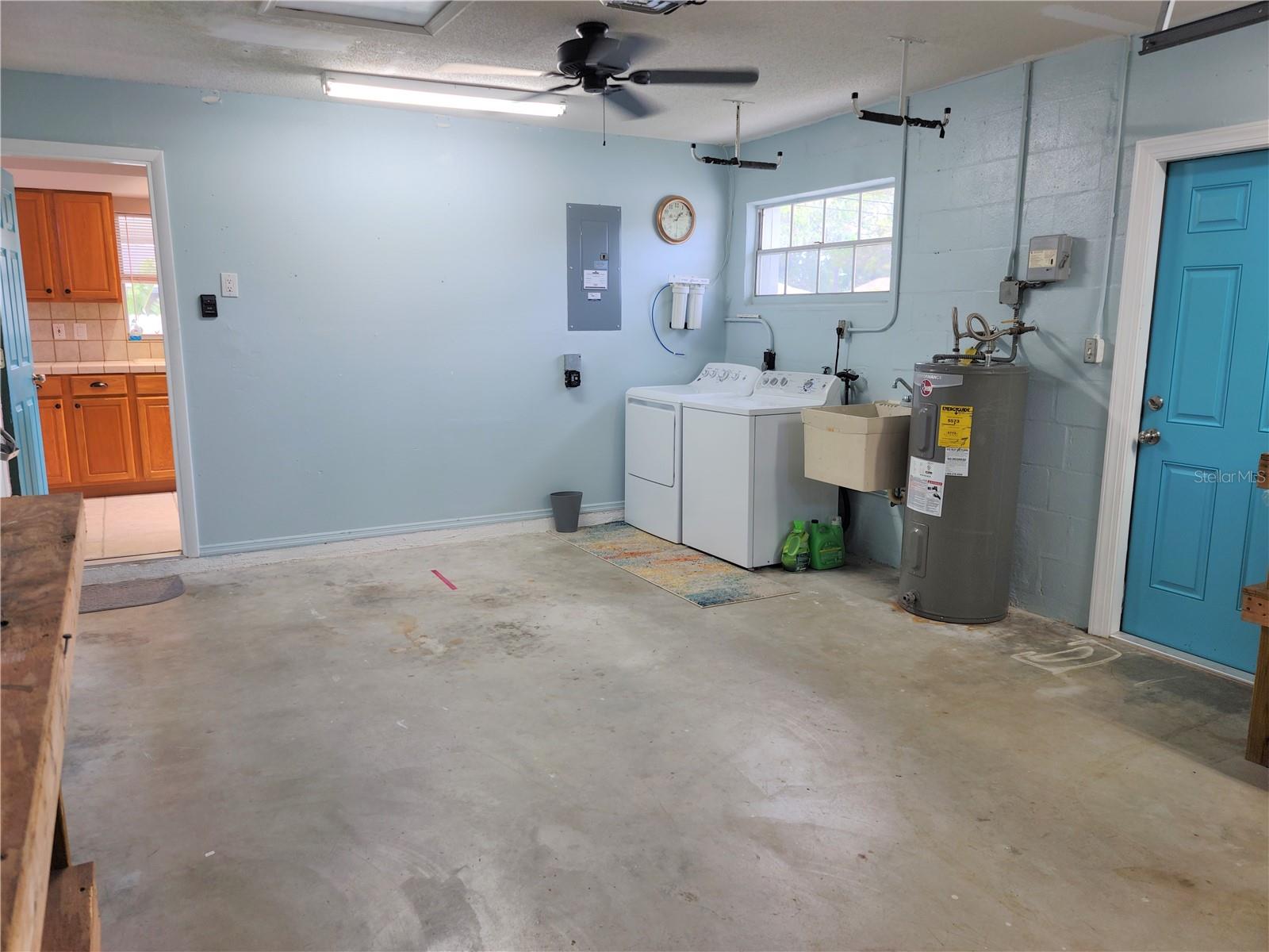 SOUTH VENICE - Residential Lease