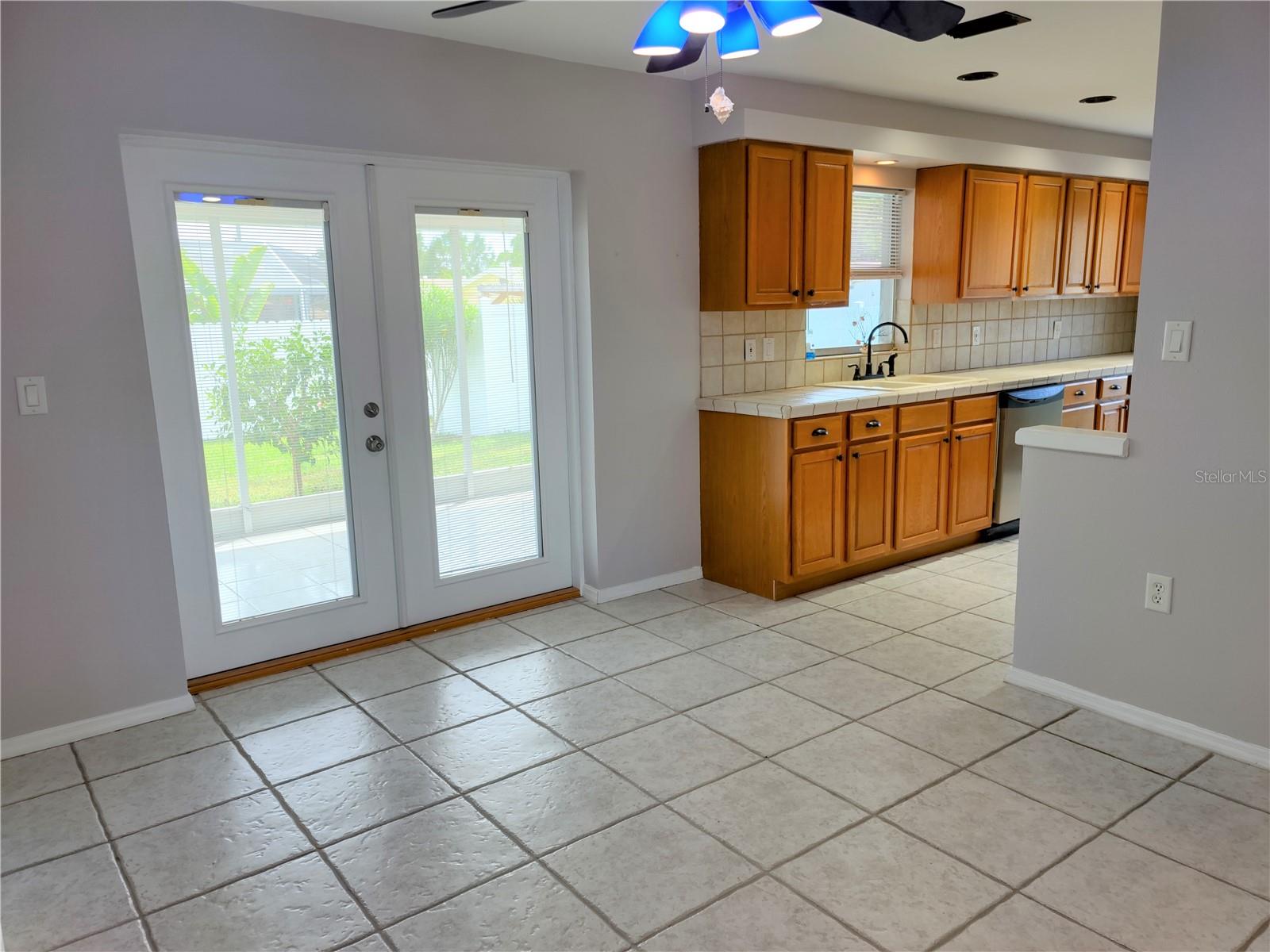 SOUTH VENICE - Residential Lease