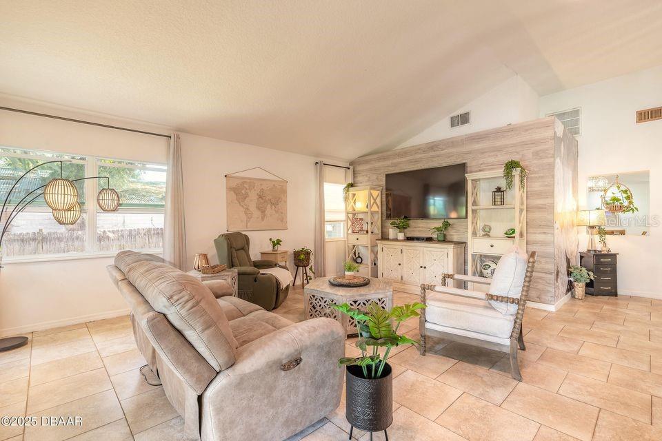 TOMOKA ESTATES UNIT 02 - Residential