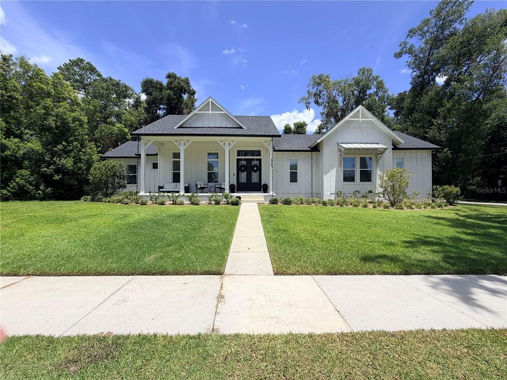 Photo of 310 W Washington Avenue, Lake Helen, FL 32744 (MLS # S5154160)