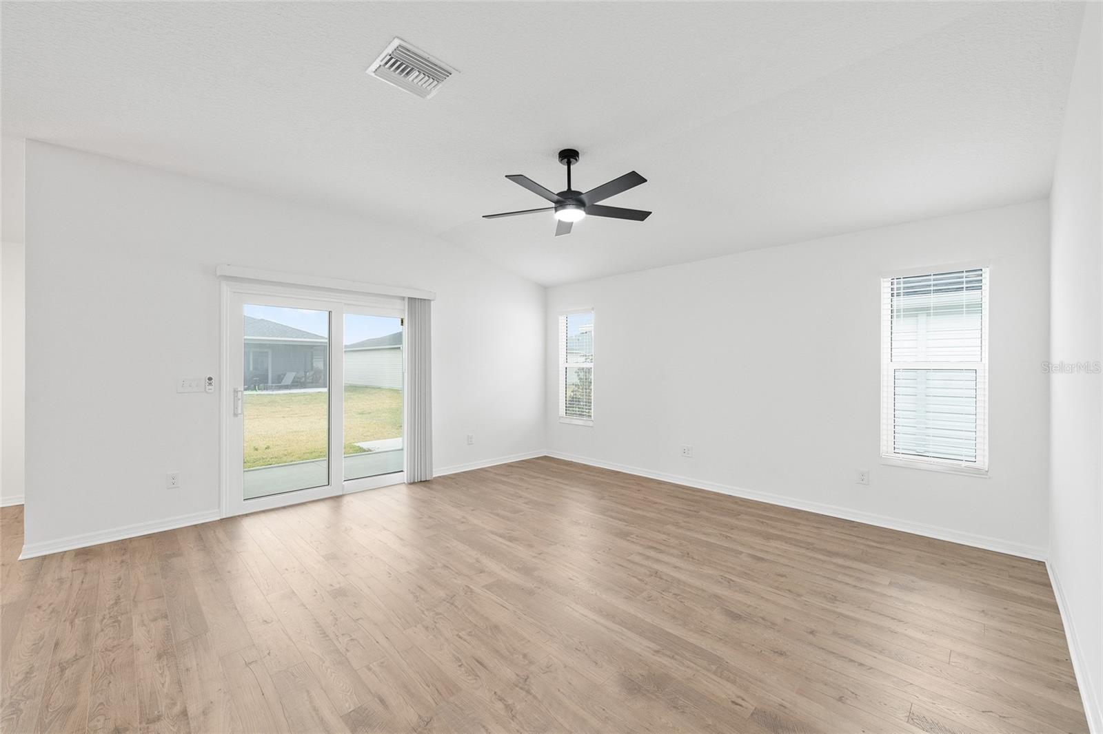 VILLAGES/SOUTHERN OAKS UN 229 - Residential