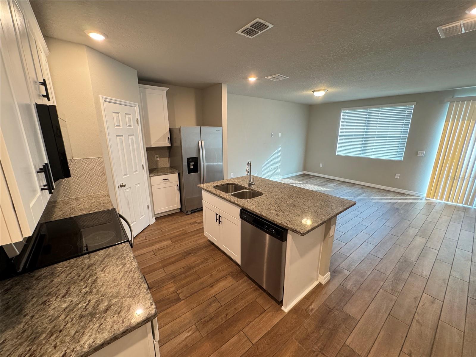 LEGACY UNION TWNHMS - Residential Lease