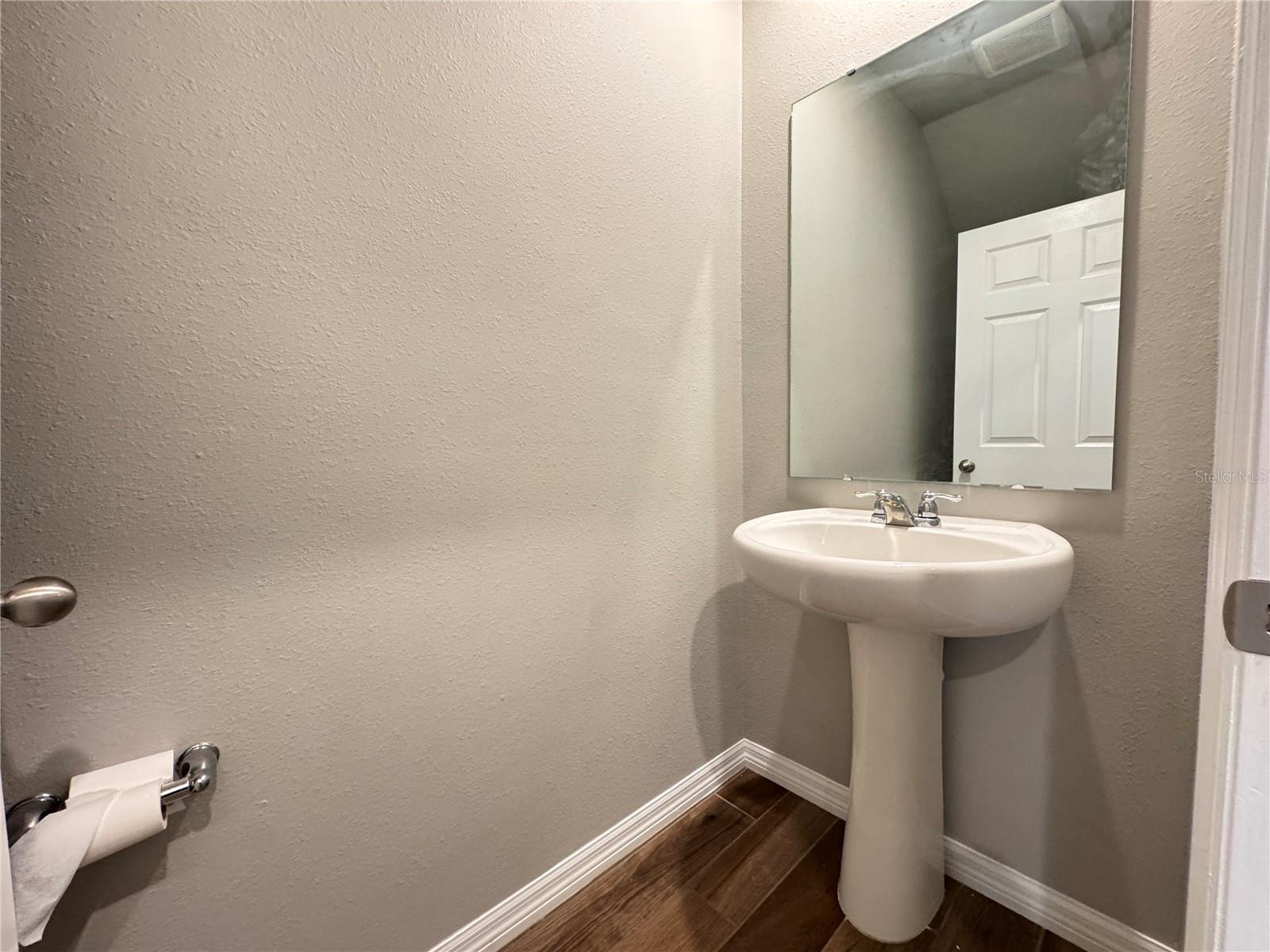 LEGACY UNION TWNHMS - Residential Lease