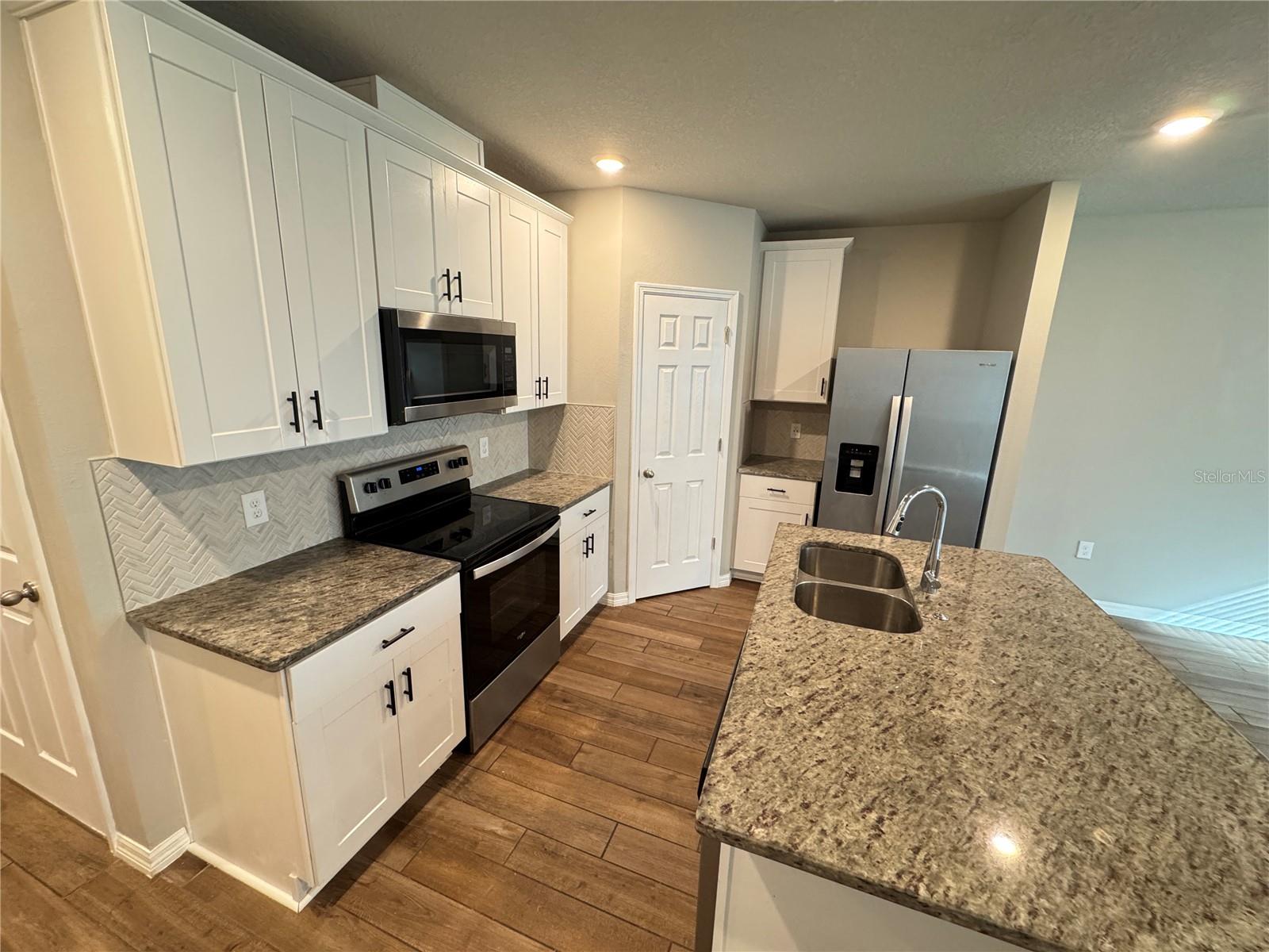 LEGACY UNION TWNHMS - Residential Lease