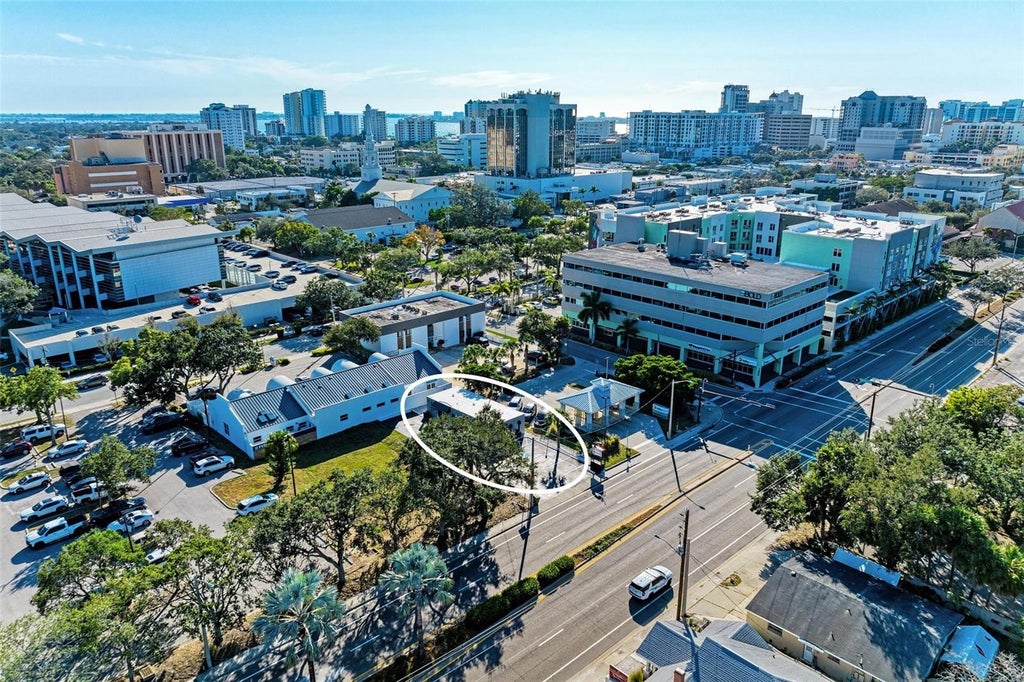 Photo of 1716 Fruitville Road, Sarasota, FL 34236 (MLS # A4709276)