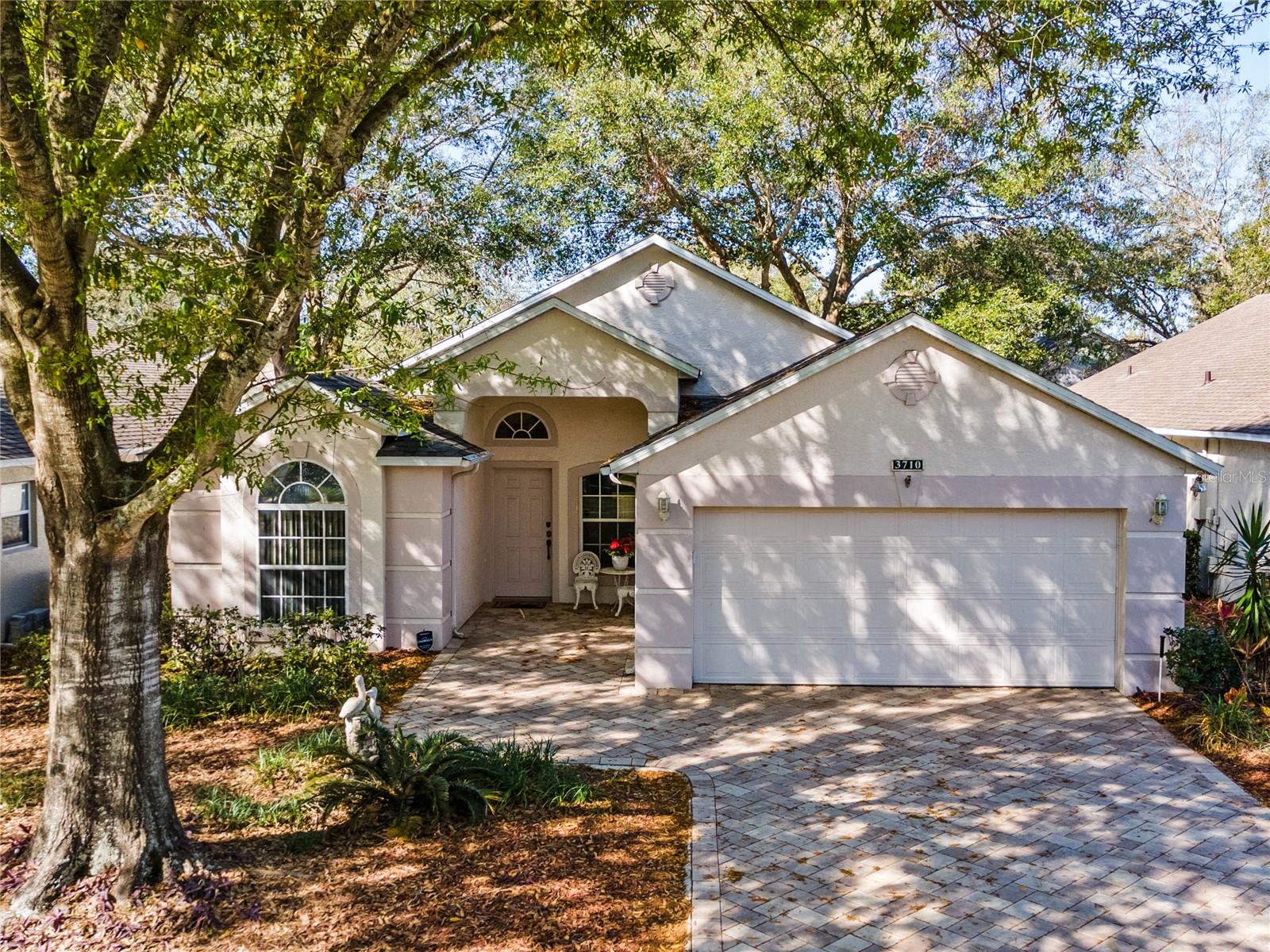 Welcome Home to this Oxford Model , 2 BD, 2 BR Home in this Resort , Fun Style Living , 55+ , 24/7 Guard Gated , Golf Course Community. The driveway of the home has newly laid brick pavers. This home offers 1664 heated sq feet/ 2240 total sq ft. As soon as you enter the main entrance of the home you cannot help saying 'Awe", it has primarily tile flooring except for carpet in the bedrooms which certainly gets your attention. Home had a new roof in 2017. Glass Door to the screened in Back Porch/Patio. The kitchen and bathroom have granite countertops, nice backsplash in the kitchen, along with stainless steel appliances in the kitchen. This Community Kings Ridge offers a Multi Million $ Club House , 3 heated Community pools, Spas, Swedish Sauna, Tennis courts, Bocce, Shuffleboard, Basketball Courts, Card Rooms, Billiards, Bingo, Arts & Crafts, Library. The Community Maintenance Fee includes Lawn Care, Exterior Painting , 24 Hour Security, Basic Cable, Irrigation Water, Dish Cable TV, Cable Optic TV Thru Opticaltel plus Internet and Home phone. Community location allows easy access to Disney World, Highways, Churches, Doctor's Offices etc. In addition you can take your golf cart from the community to the Kings Ridge Plaza where you can go grocery shopping, perform banking activities, dine at different restaurants, go to hair salons, attend martial arts activities, and also more available amenities and services.