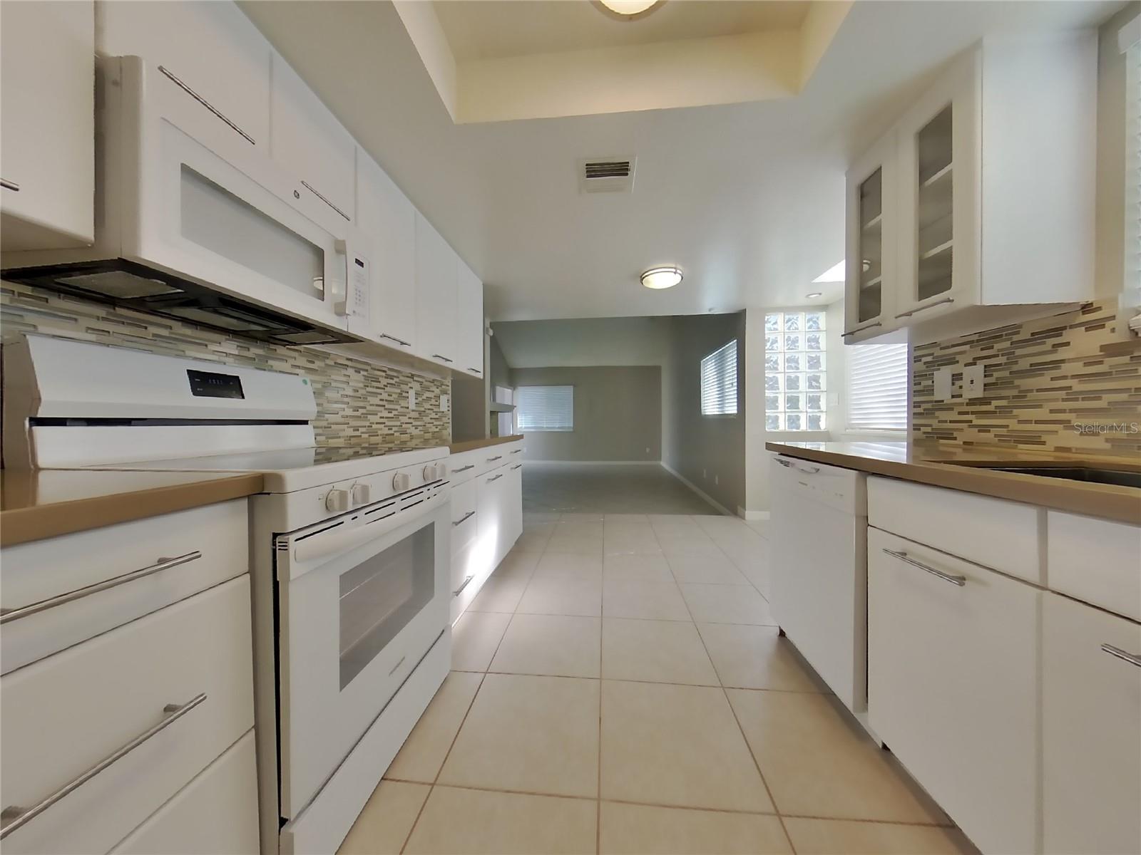 TRADITIONS SUB - Residential Lease