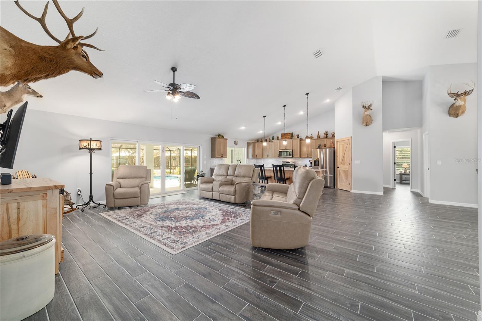 ROYAL OAKS FARMS - Residential