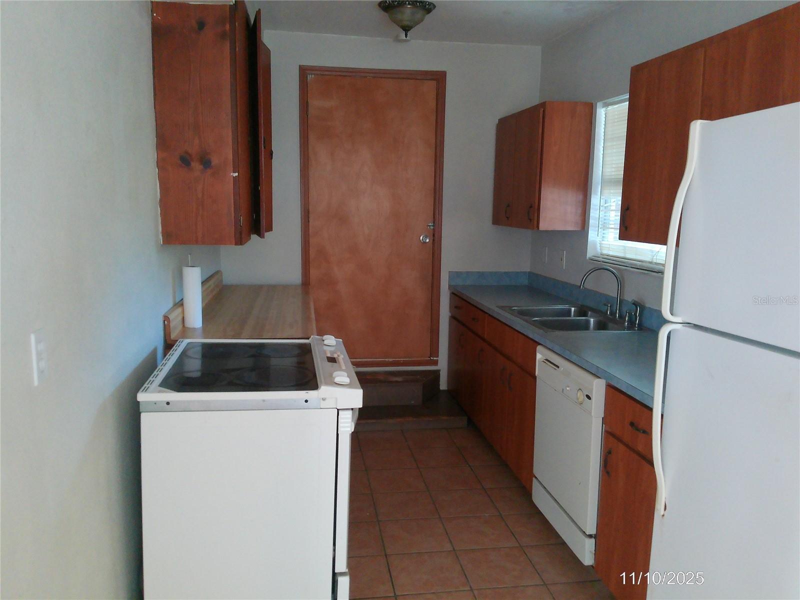 ACREAGE & UNREC - Residential Lease