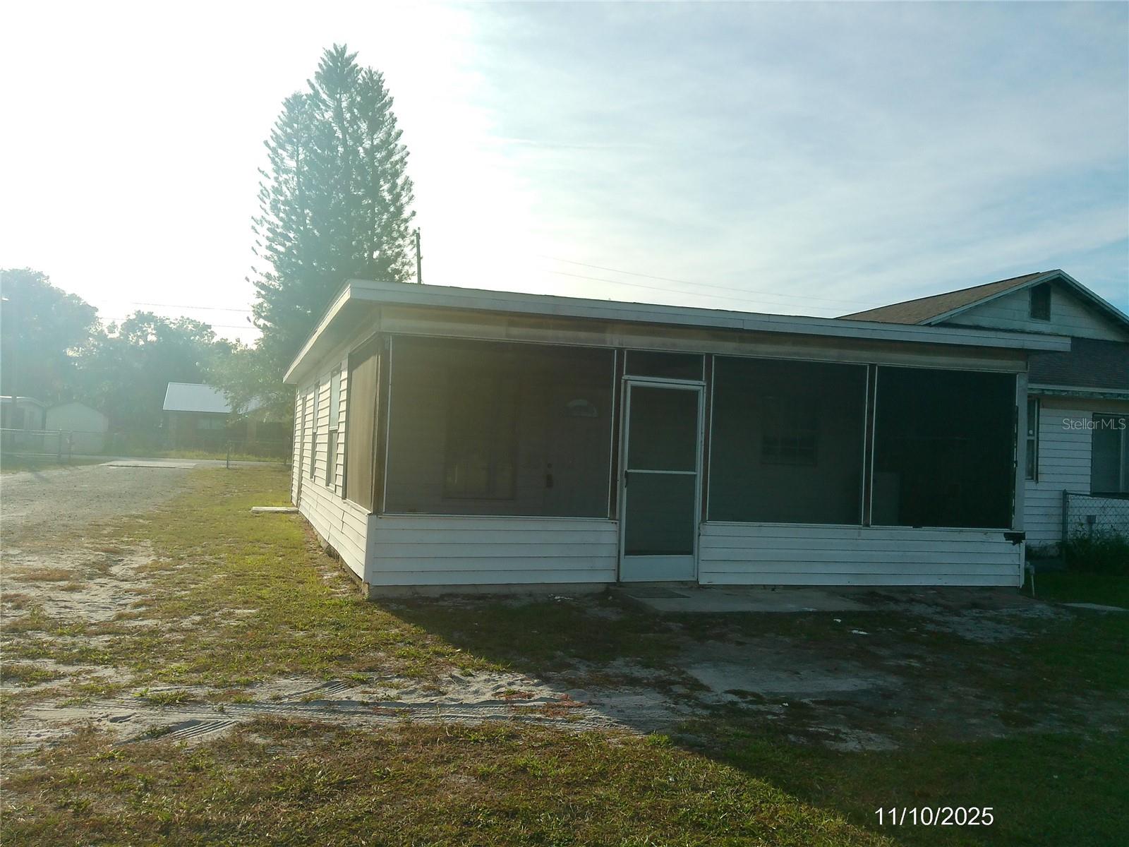 ACREAGE & UNREC - Residential Lease