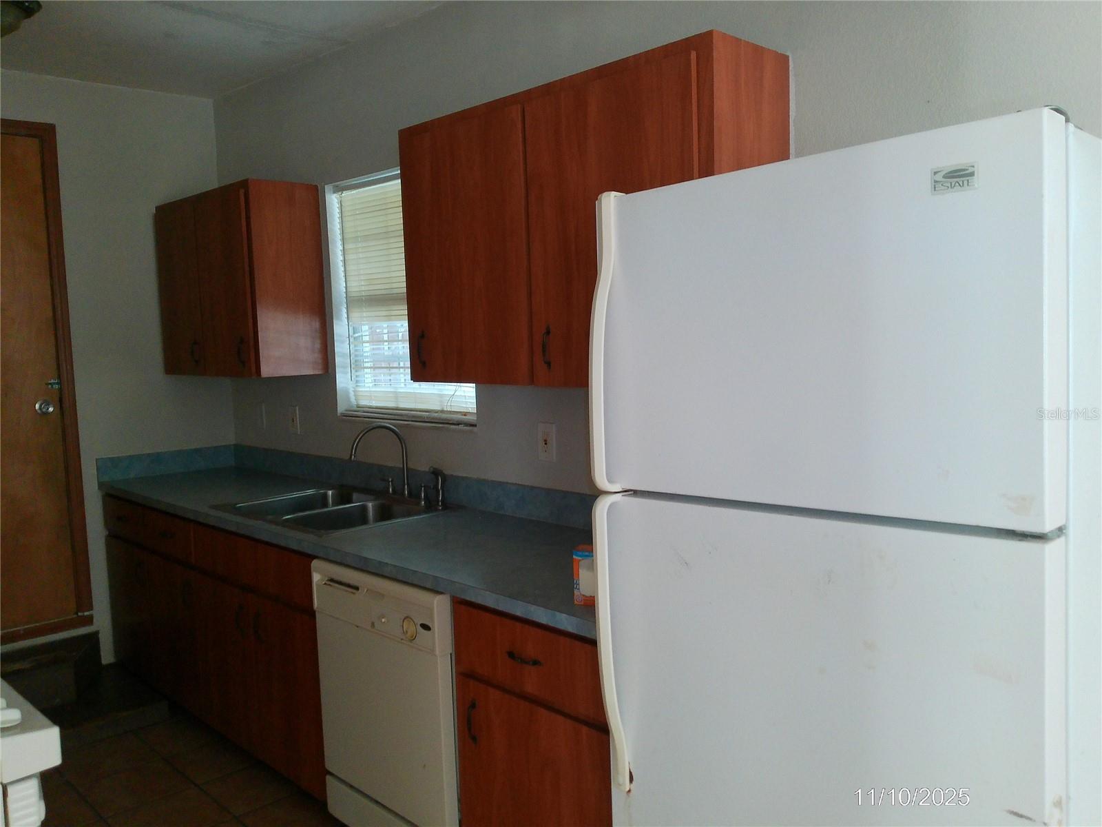 ACREAGE & UNREC - Residential Lease