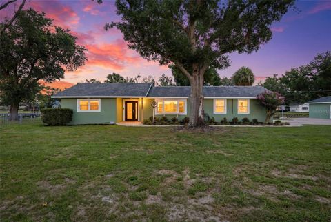 Photo of 9910 Peninsular Drive, Gibsonton, FL 33534 (MLS # TB8517537)