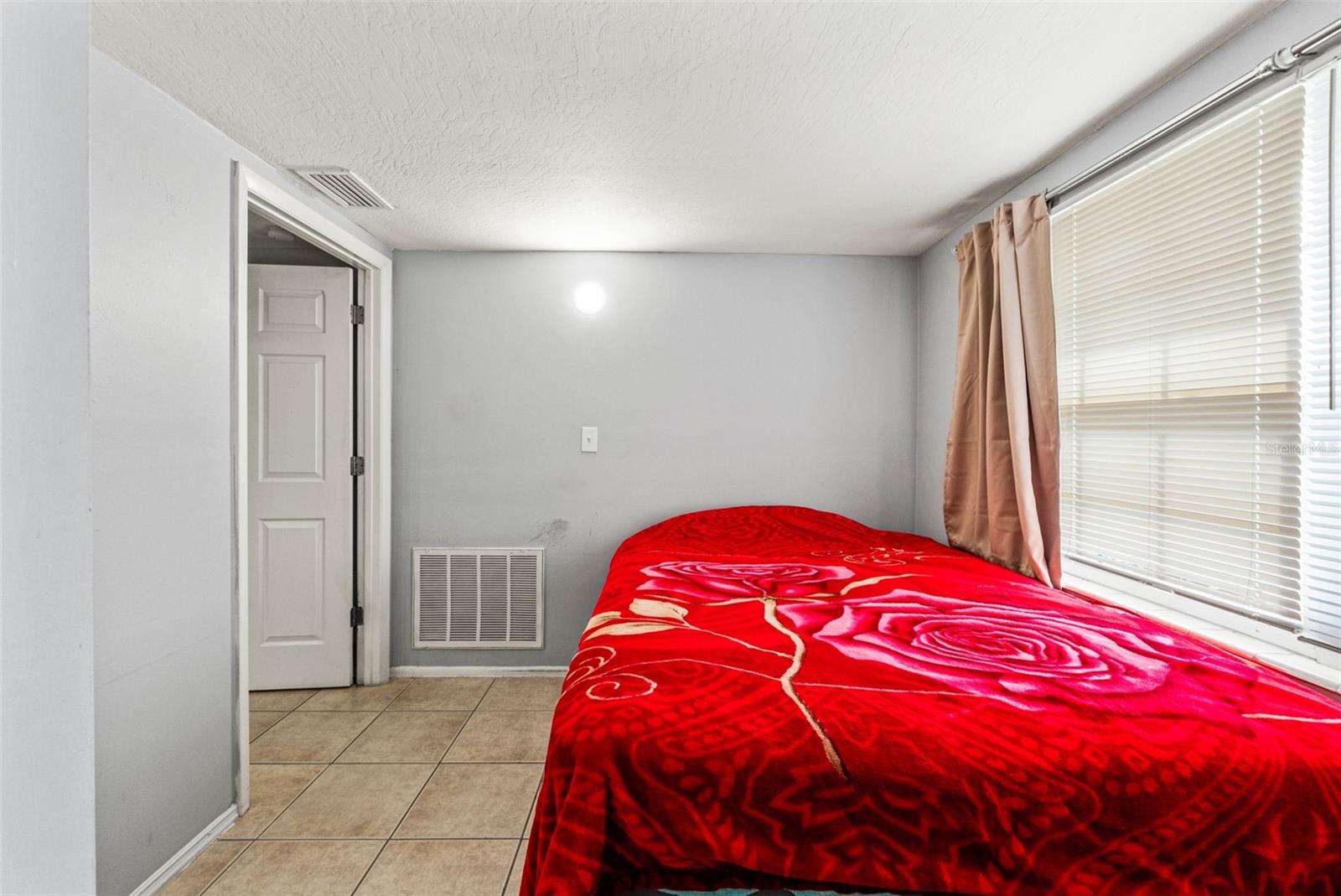 ALOHA GARDENS - Residential