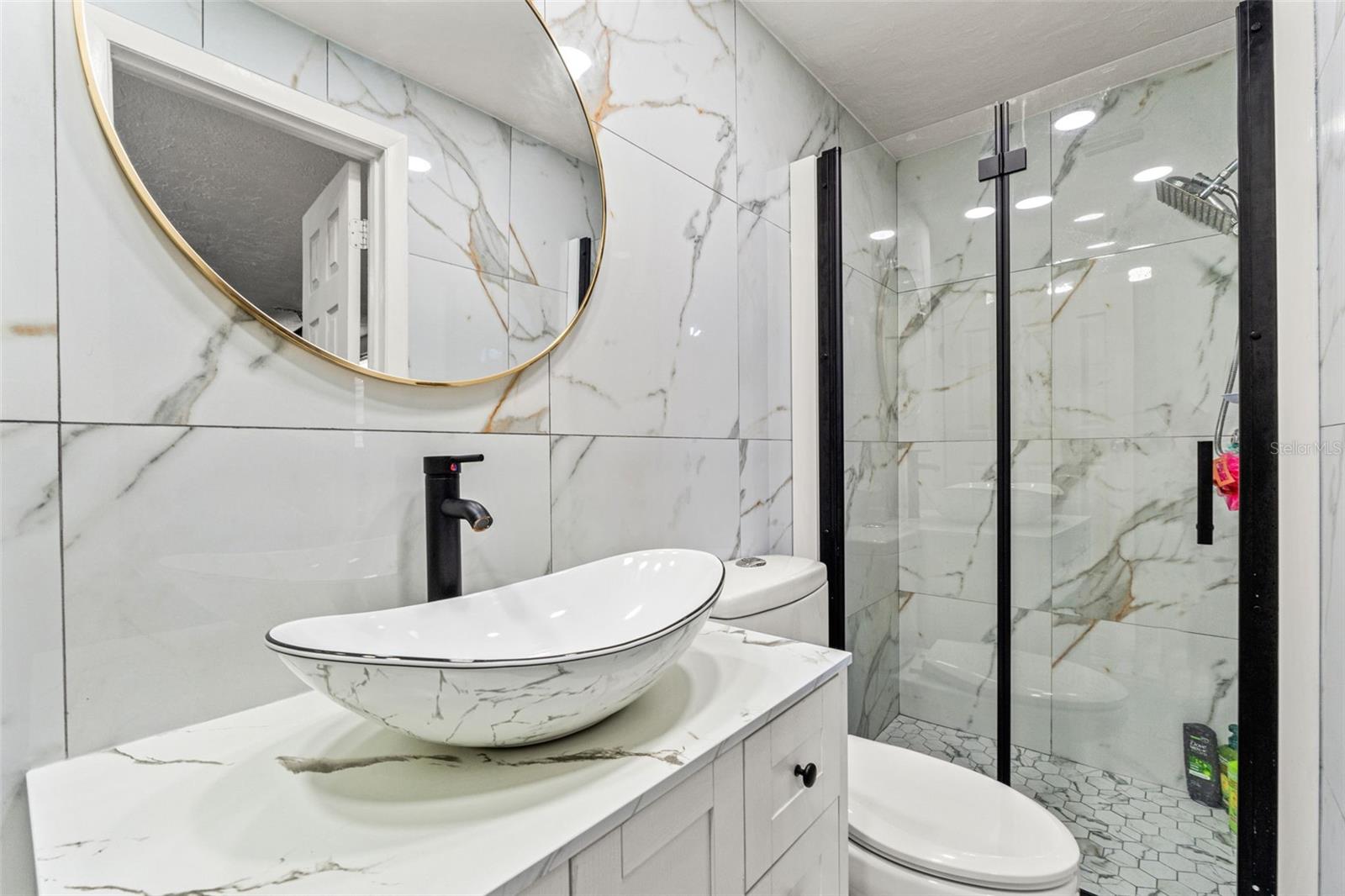 ALOHA GARDENS - Residential