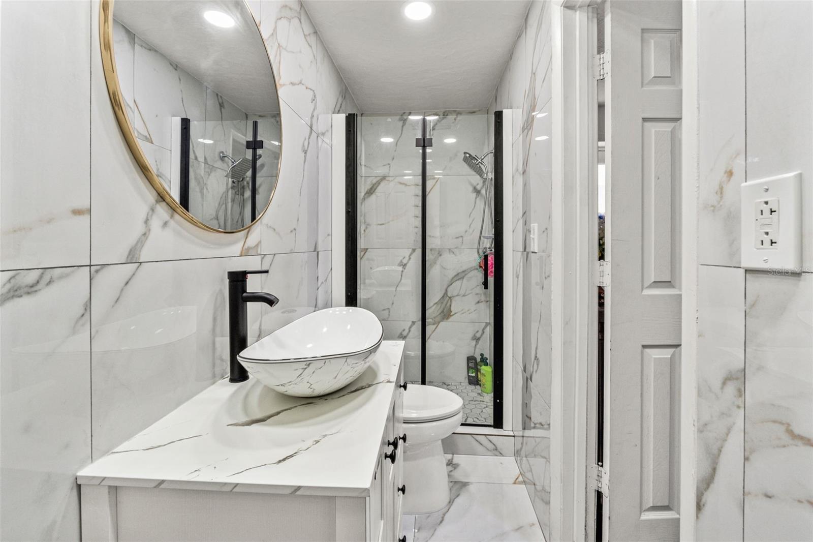 ALOHA GARDENS - Residential