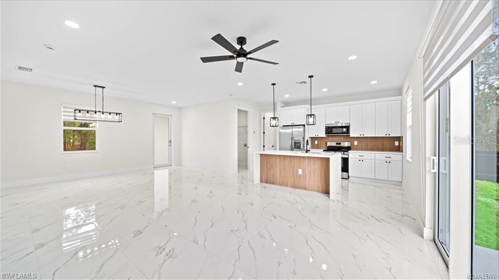 LEHIGH ACRES UNIT 3 BLK 30 PB 20 PG 23 LOT 16 - Residential