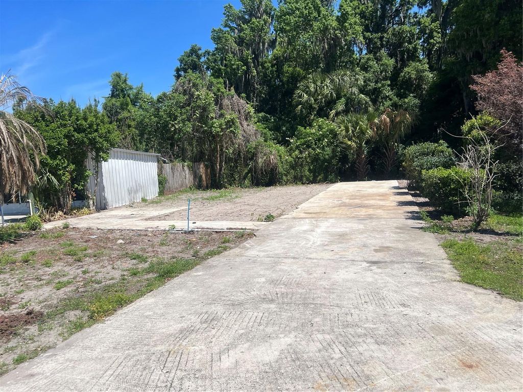 Photo of 948 Cr 461, Lake Panasoffkee, FL 33538 (MLS # G5111147)