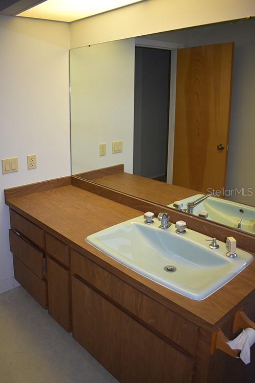 HOURGLASS LAKE ESTATES - Residential Lease