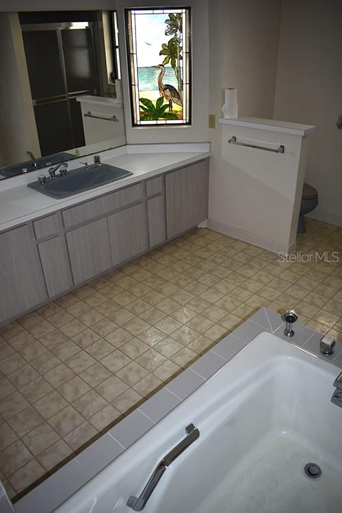 HOURGLASS LAKE ESTATES - Residential Lease