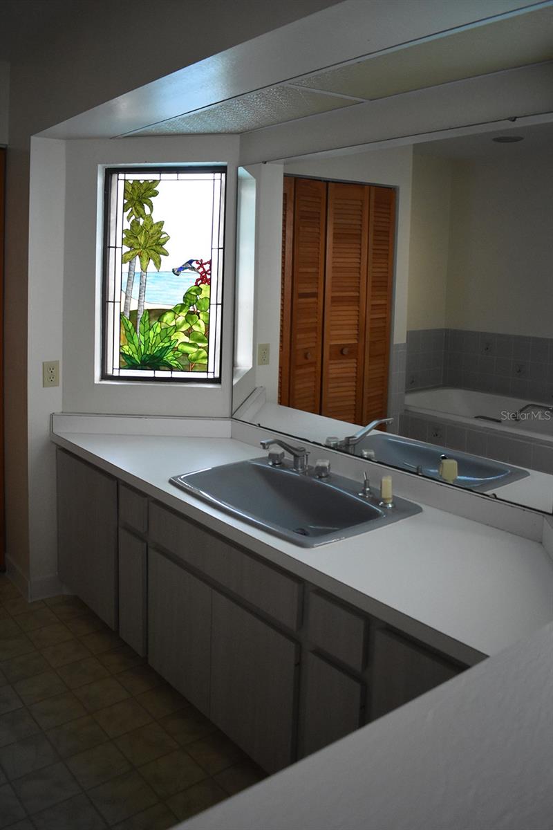 HOURGLASS LAKE ESTATES - Residential Lease