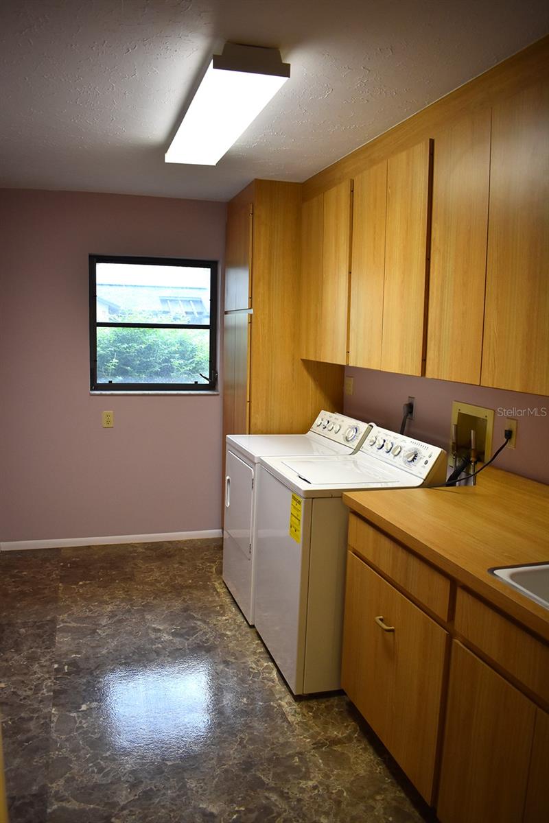 HOURGLASS LAKE ESTATES - Residential Lease