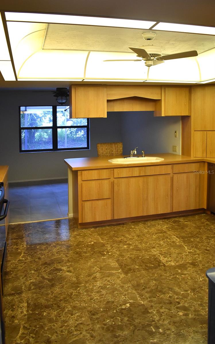 HOURGLASS LAKE ESTATES - Residential Lease
