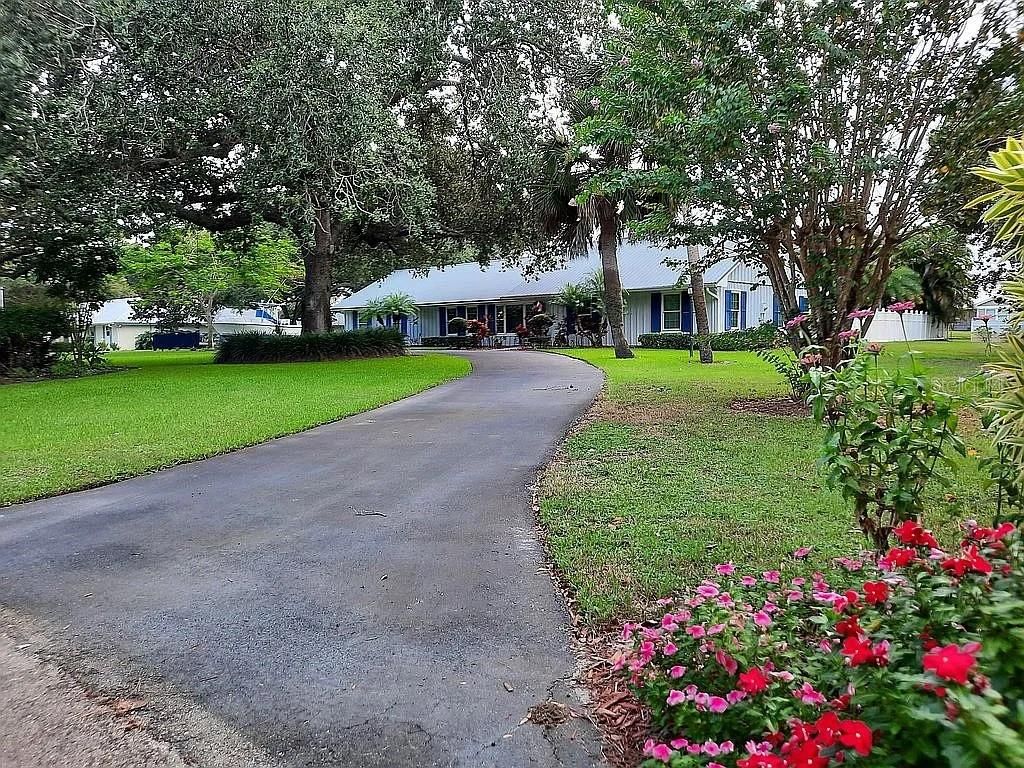 Photo of 155 31st Avenue SW, Vero Beach, FL 32968 (MLS # O6378826)