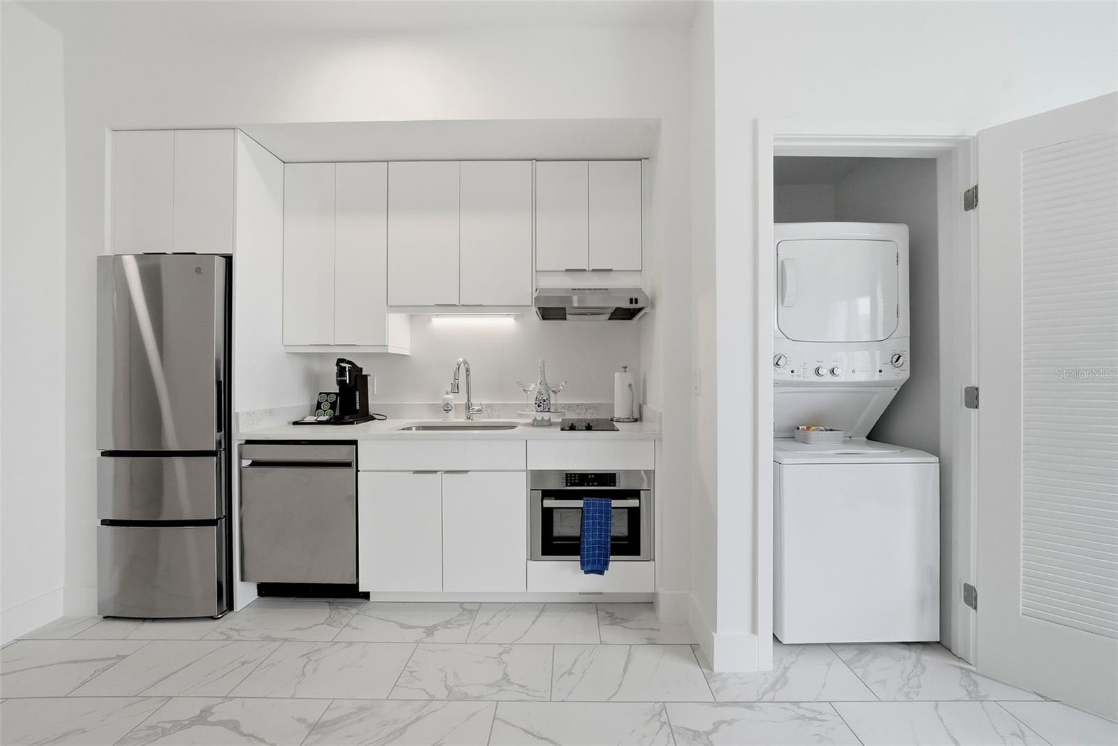 411 E SHORE DRIVE 614