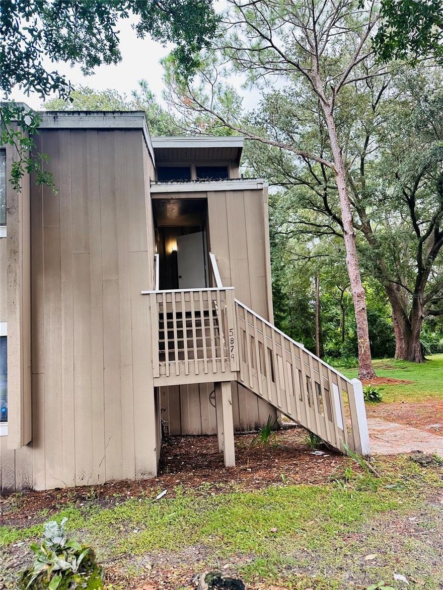 1 bedroom 1 bathroom MOVE-IN READY!  Located in the desirable Dr Phillips area and adjacent to Universal Studios, this condo is ready for you to move in and enjoy.....