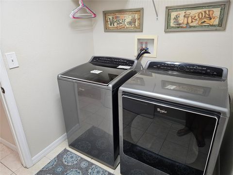 Tiny photo for 34224 Shadewood Circle, Leesburg, FL 34788 (MLS # V4949786)
