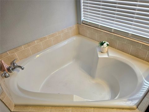 Tiny photo for 34224 Shadewood Circle, Leesburg, FL 34788 (MLS # V4949786)