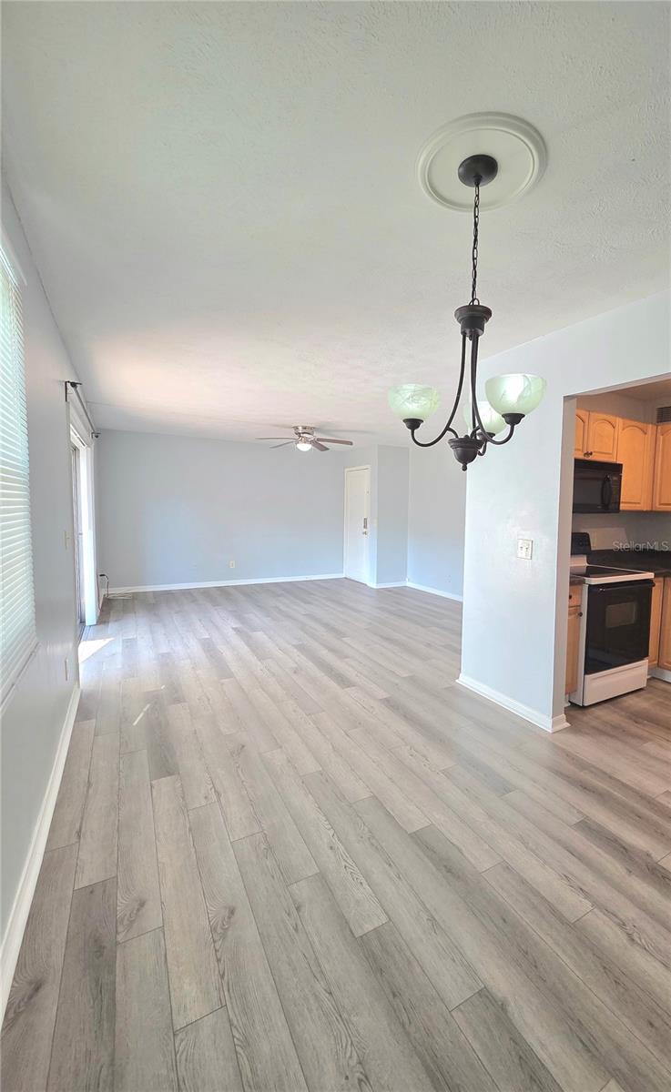 WHISPERING OAKS - Residential