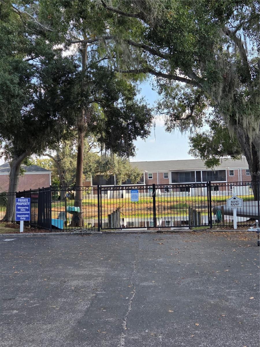 WHISPERING OAKS - Residential