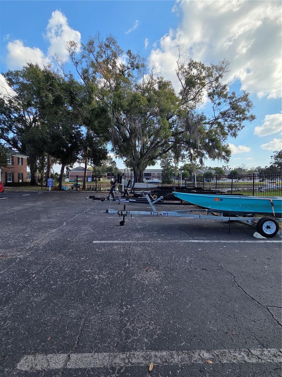 WHISPERING OAKS - Residential