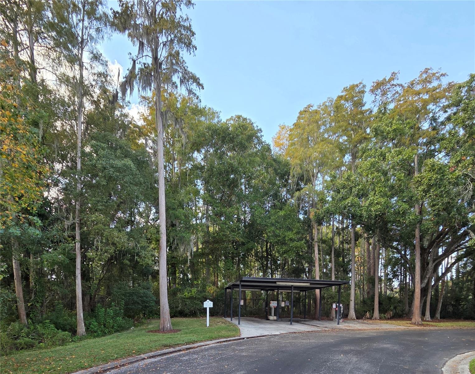 WHISPERING OAKS - Residential