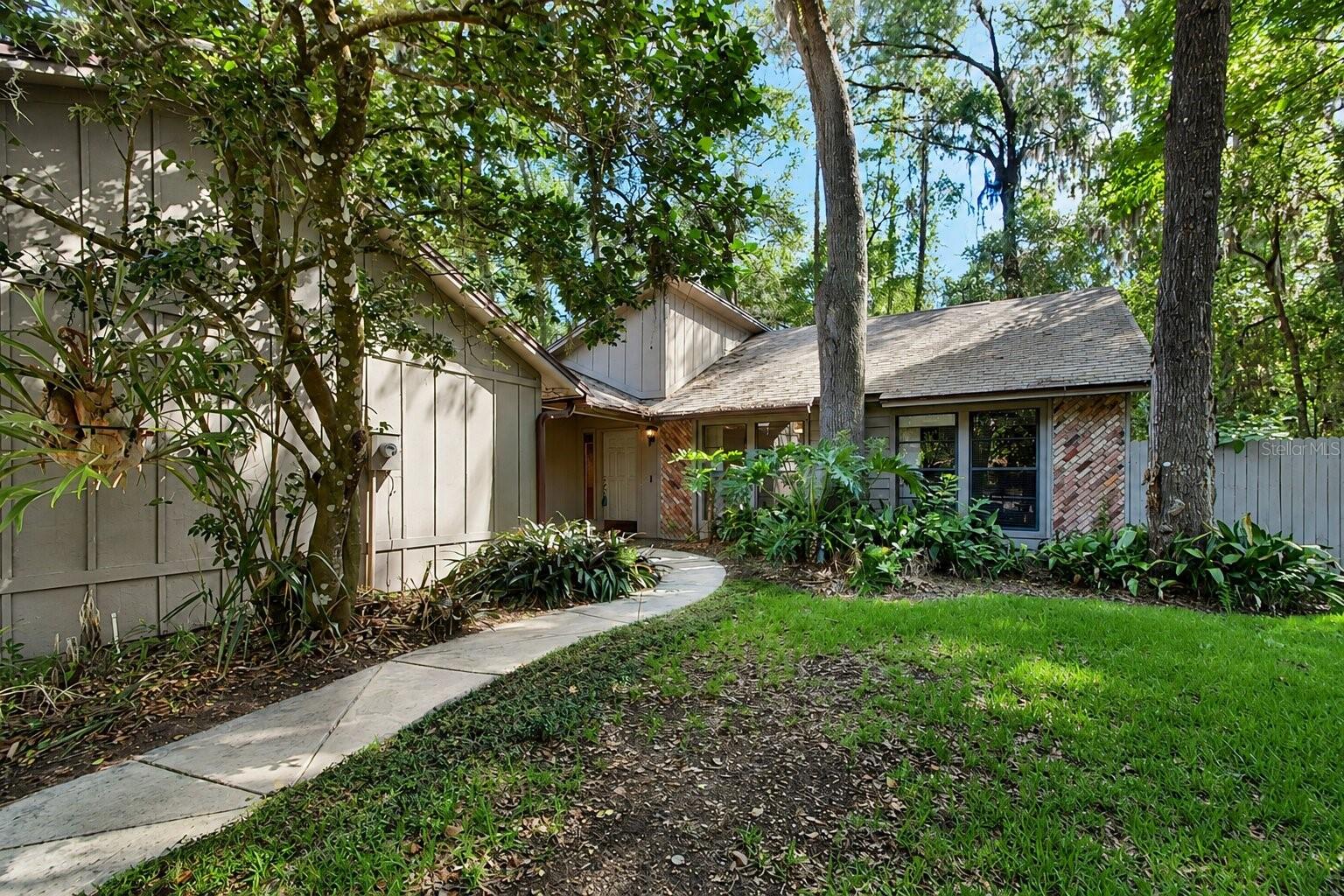 28 RAMBLEWOOD TRAIL