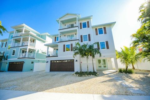 Photo of 332 Avenida De Mayo, Sarasota, FL 34242 (MLS # A4687188)