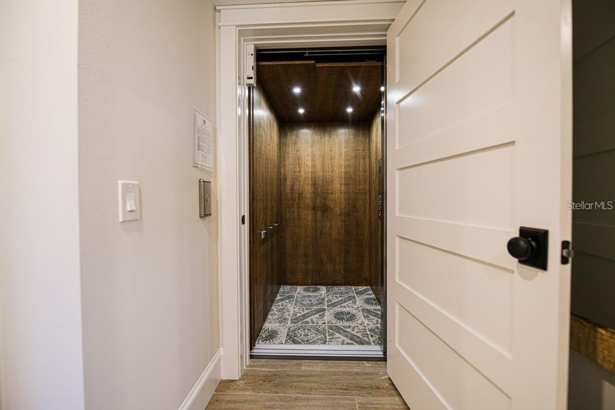 SARASOTA BEACH - Residential