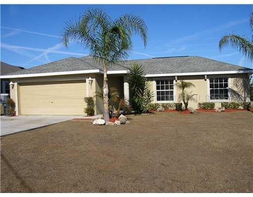3 Bedroom, 2 Bath Single Family Home For Rent in Poinciana, Range, Refrigerator, Dishwasher, Disposal.