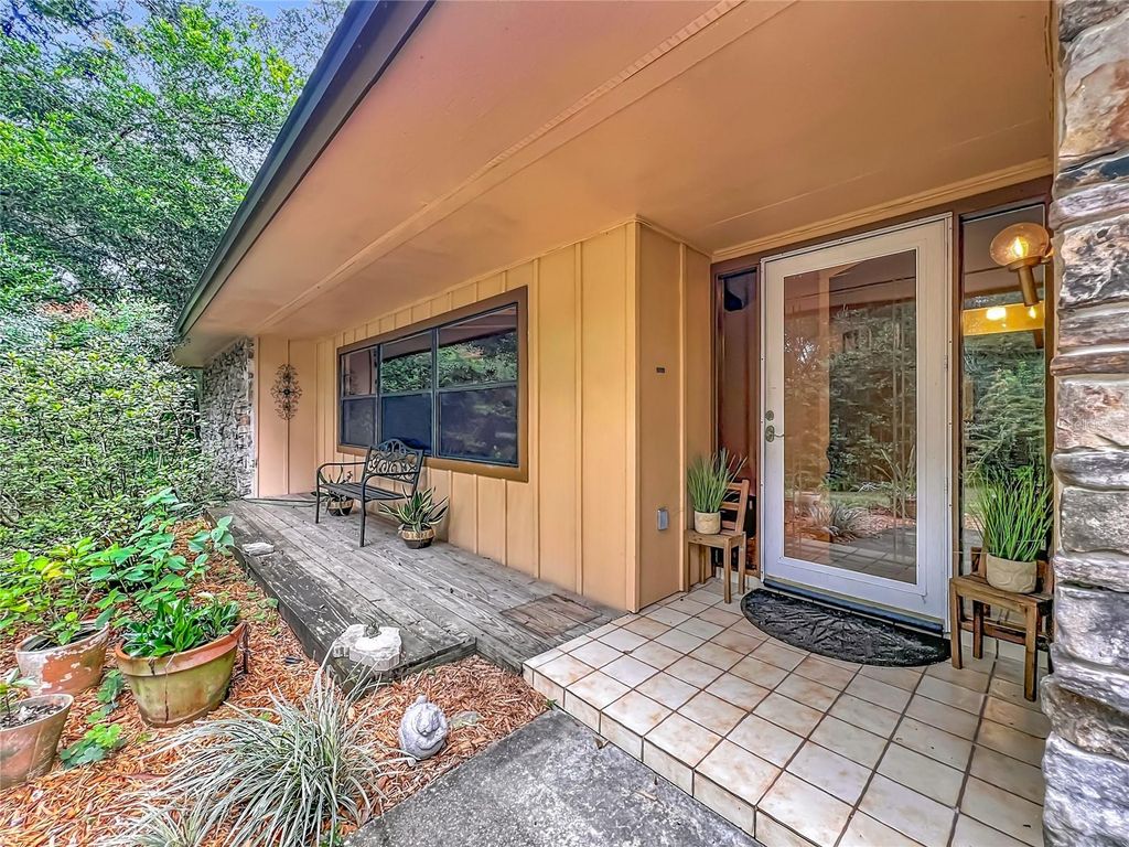 Photo of 1942 Country Club Road, Eustis, FL 32726 (MLS # G5102974)