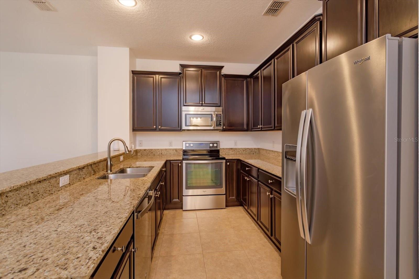 SUTTON PLACE TOWNHOMES A REPLAT - Residential