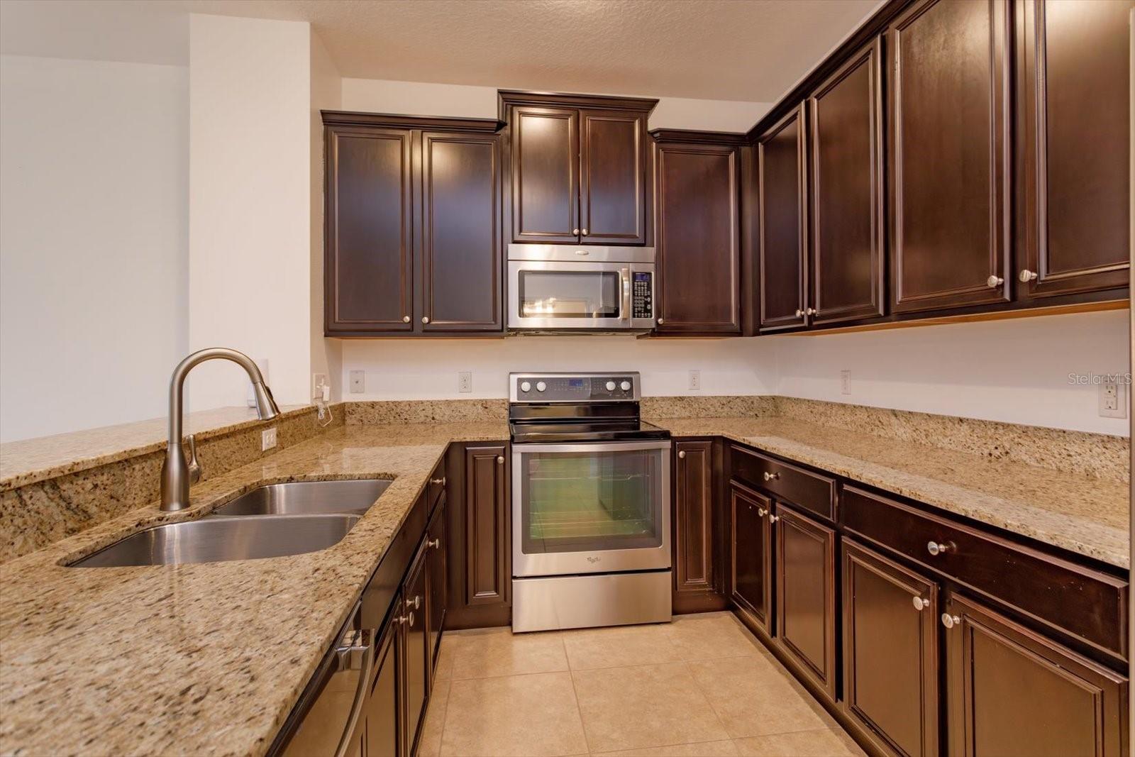 SUTTON PLACE TOWNHOMES A REPLAT - Residential