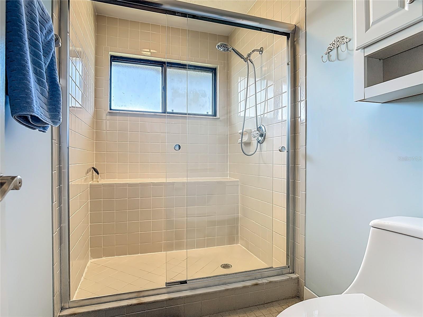 SANDPIPER LAKE AT PELICAN BAY CONDO PH 02-05 - Residential