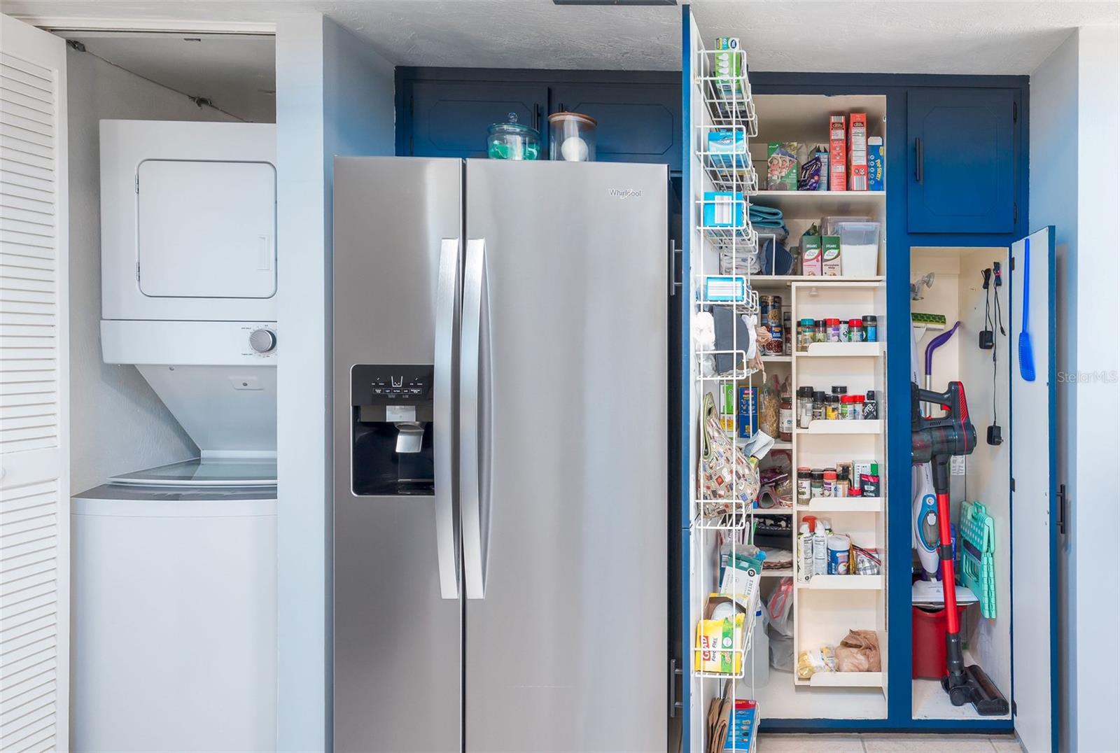 SANDPIPER LAKE AT PELICAN BAY CONDO PH 02-05 - Residential