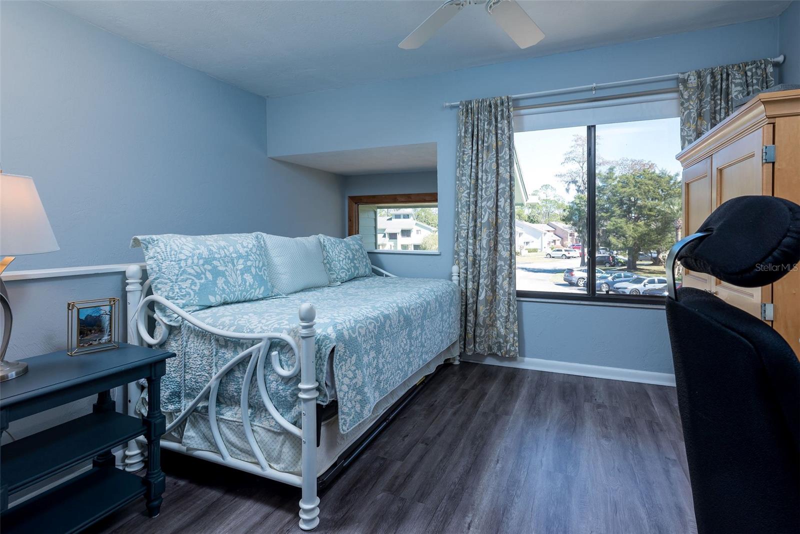 SANDPIPER LAKE AT PELICAN BAY CONDO PH 02-05 - Residential