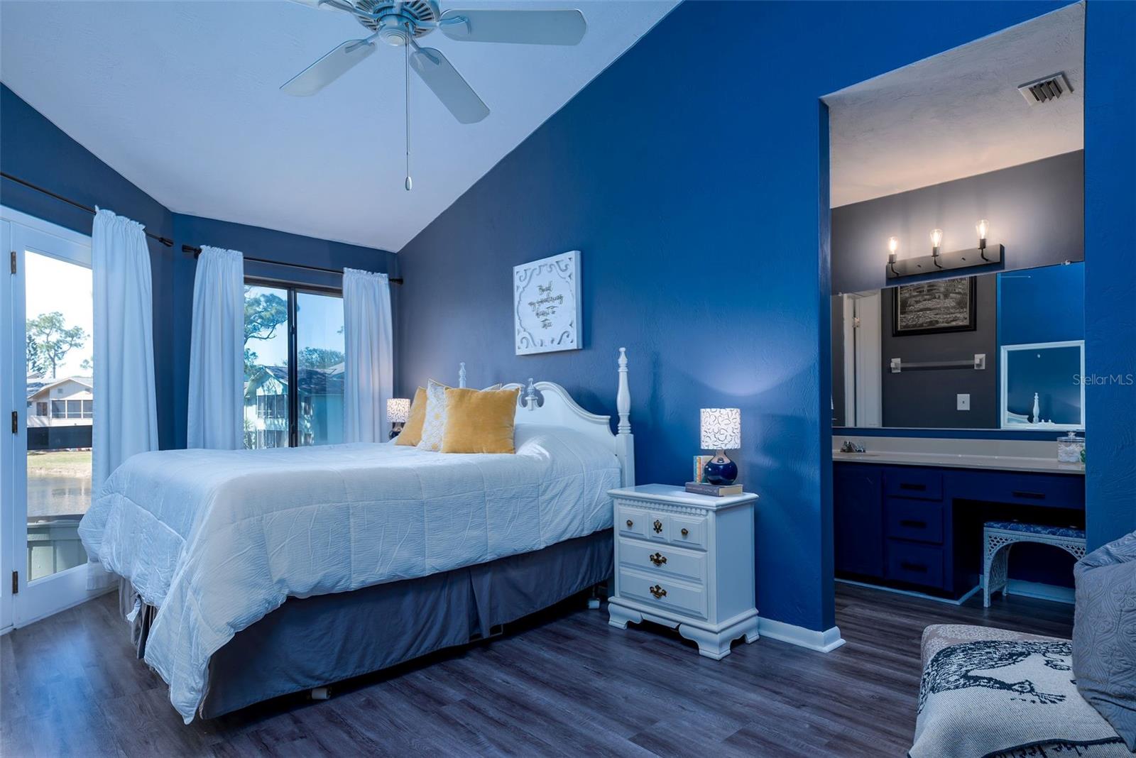 SANDPIPER LAKE AT PELICAN BAY CONDO PH 02-05 - Residential