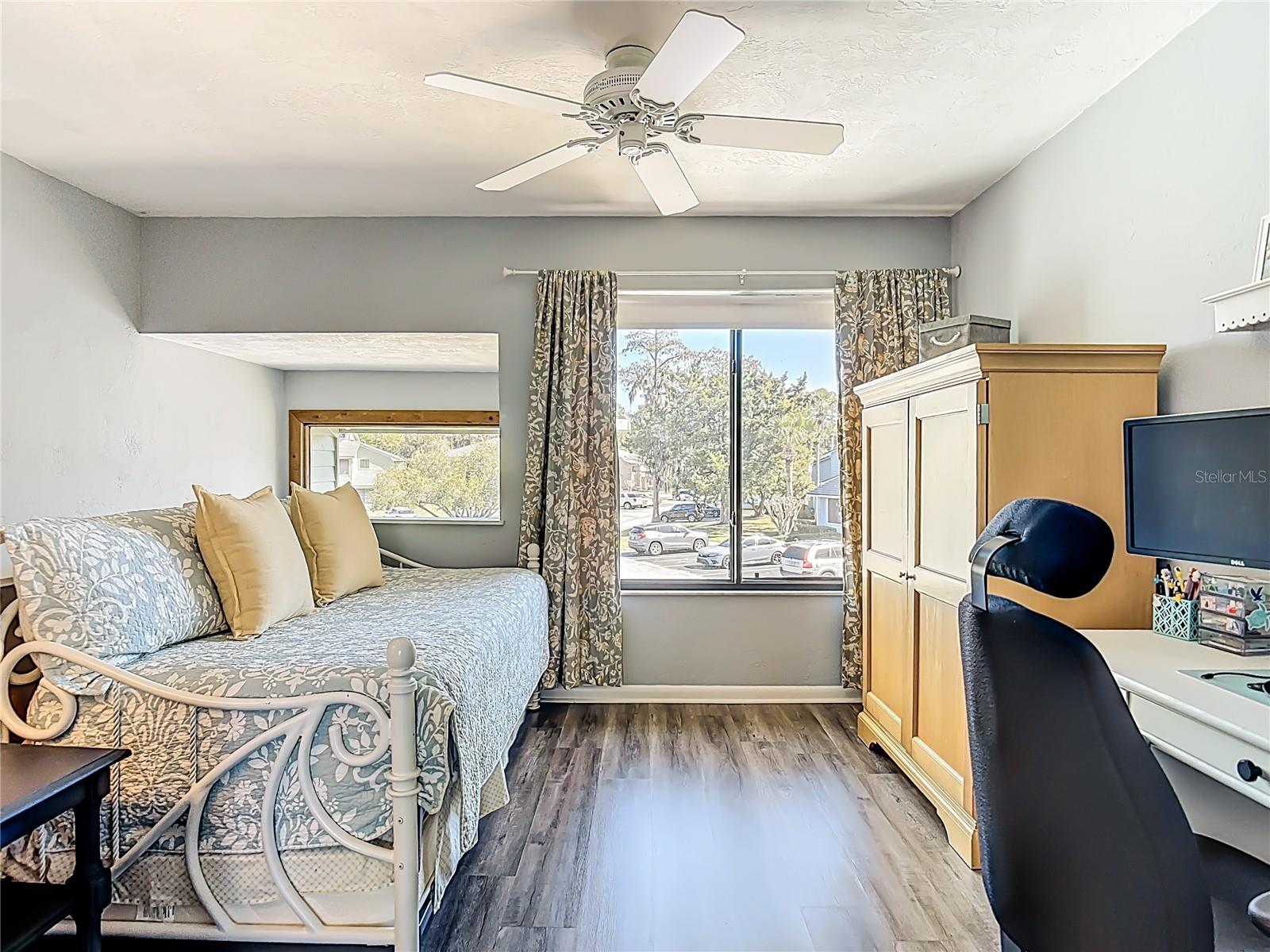 SANDPIPER LAKE AT PELICAN BAY CONDO PH 02-05 - Residential