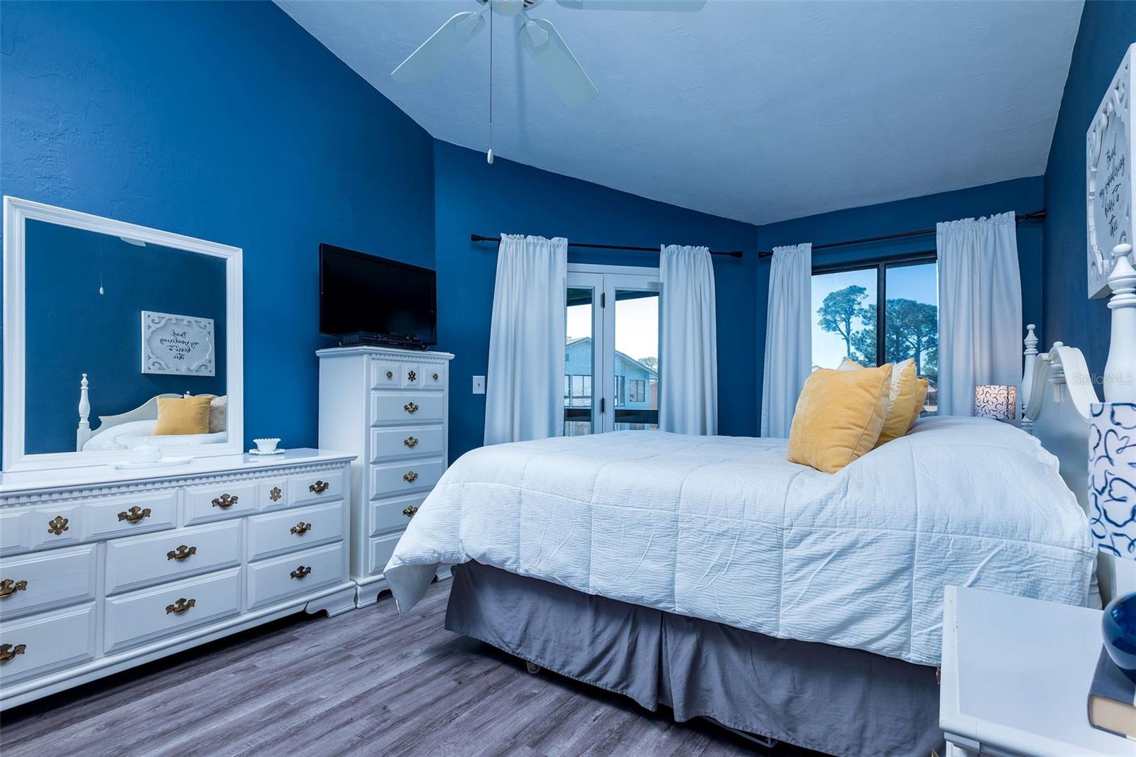 SANDPIPER LAKE AT PELICAN BAY CONDO PH 02-05 - Residential