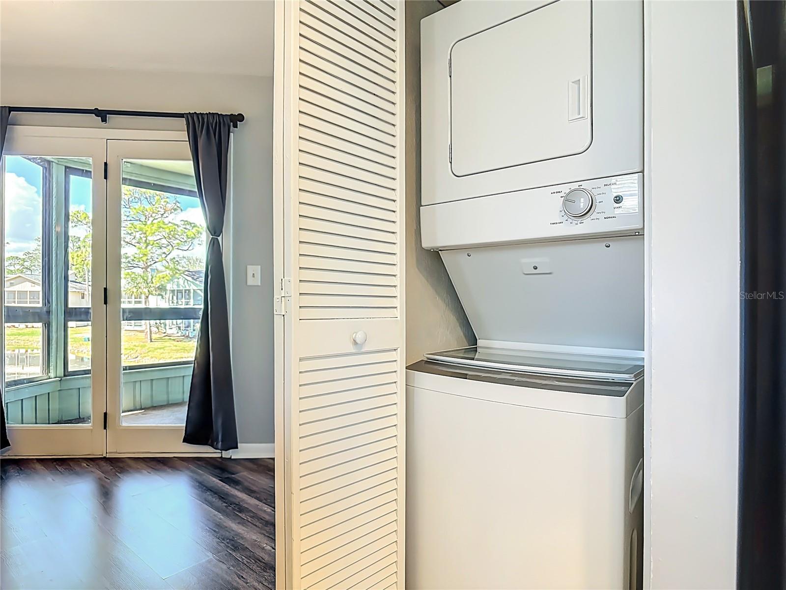 SANDPIPER LAKE AT PELICAN BAY CONDO PH 02-05 - Residential