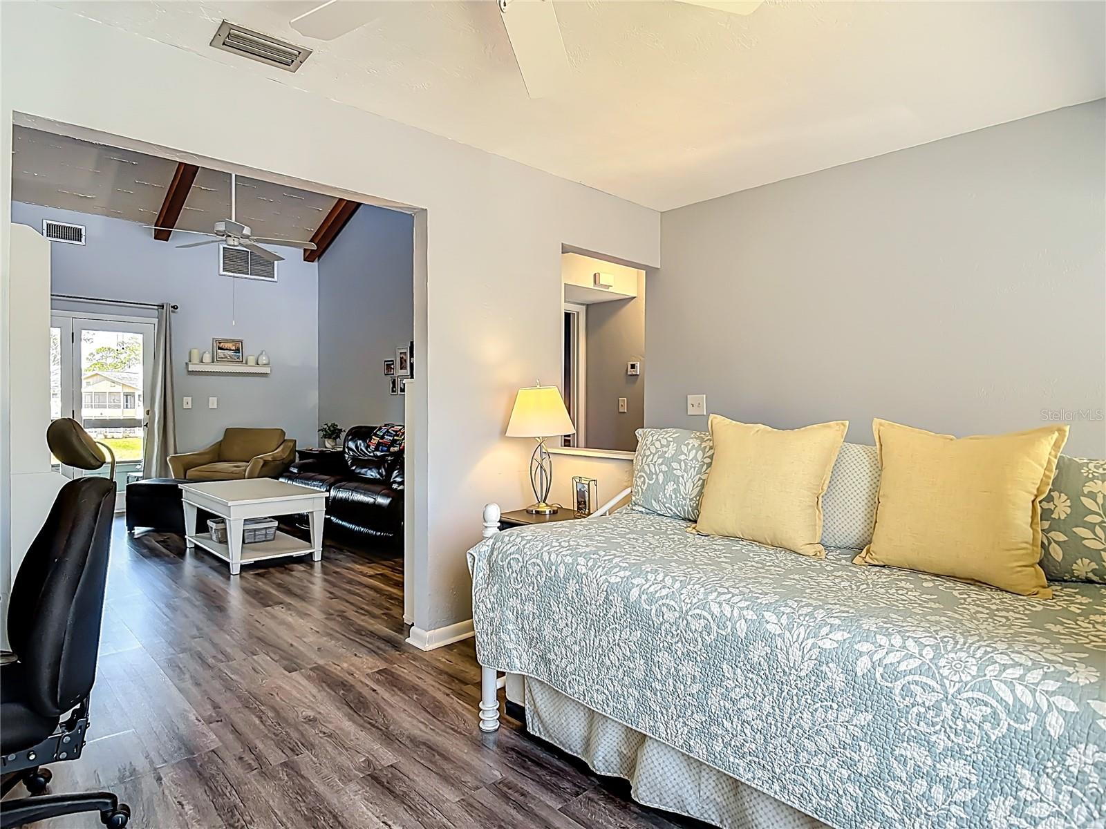 SANDPIPER LAKE AT PELICAN BAY CONDO PH 02-05 - Residential